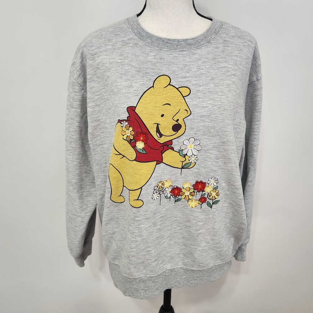 Winnie the Pooh Sweatshirt Embroidered Flowers Classic L